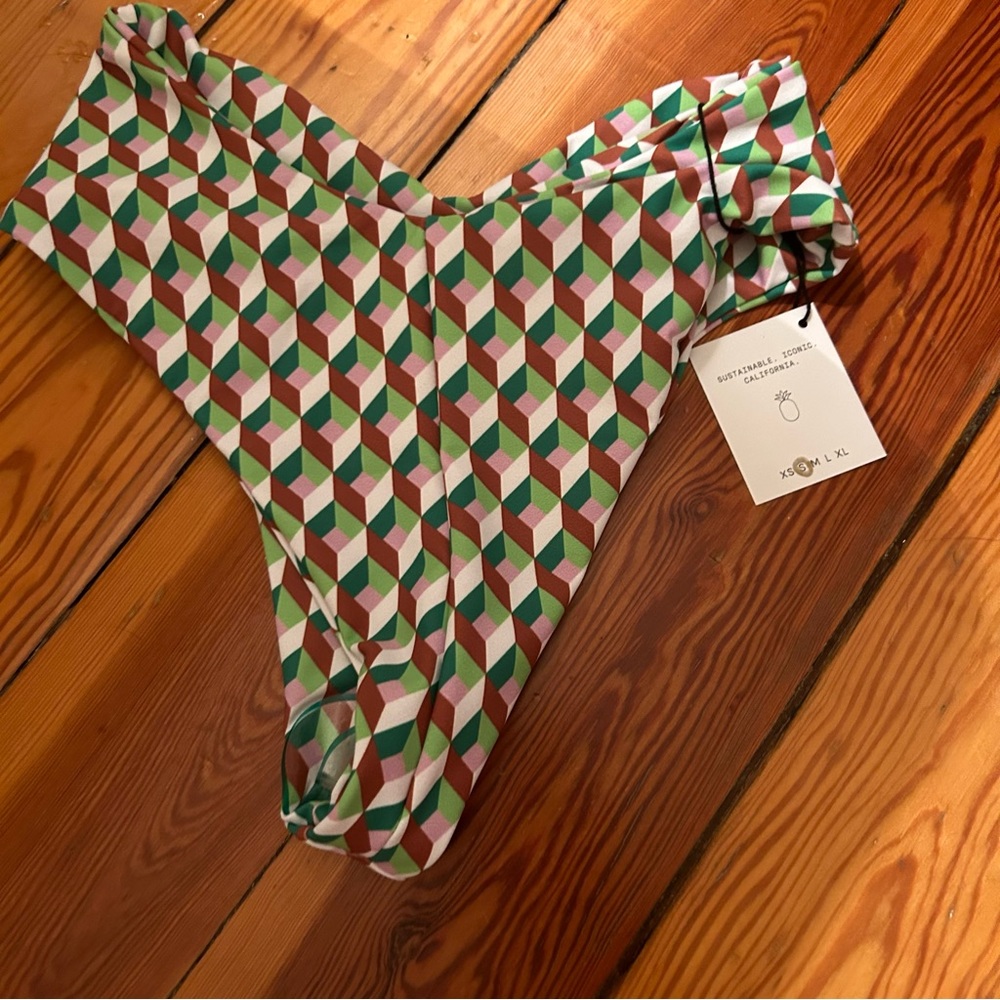 NWT skatie swim bottom green pattern size S